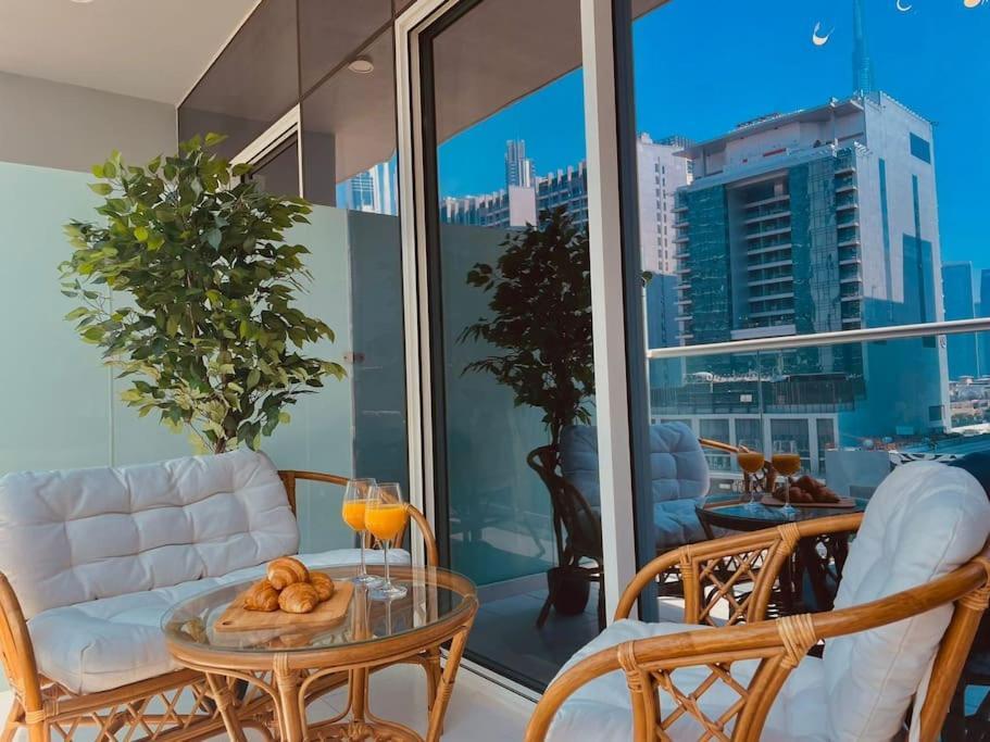 Vera Residences By Damac I 1Br Luxury Aparthotel Дубай Екстер'єр фото