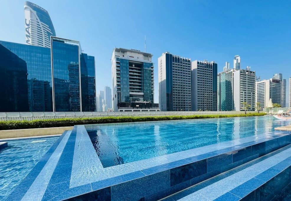 Vera Residences By Damac I 1Br Luxury Aparthotel Дубай Екстер'єр фото